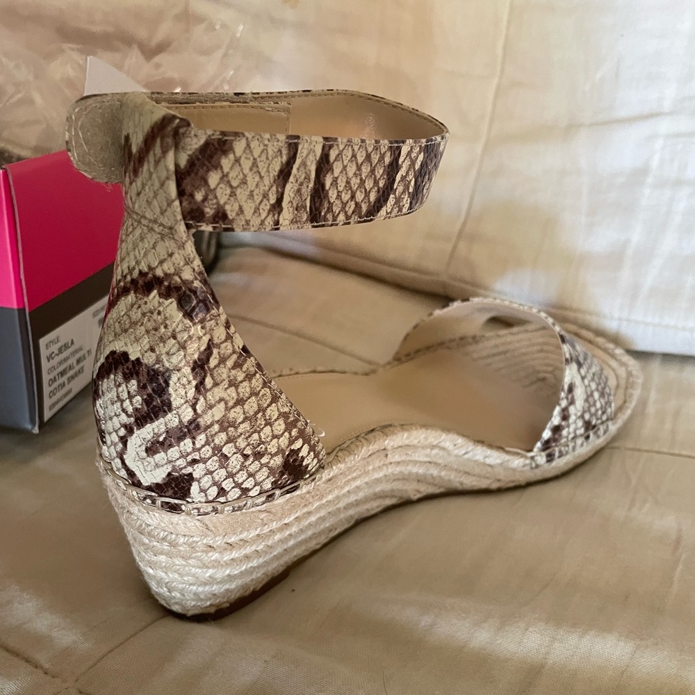 Vince Camuto NWT Oatmeal multi-snake espadrilles